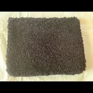Black Sherpa Pouch